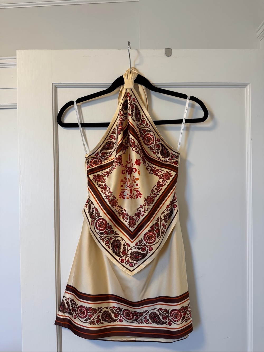 Adelaide Dress in Terracotta Bandana
retrofete | S - Picture 4 of 5